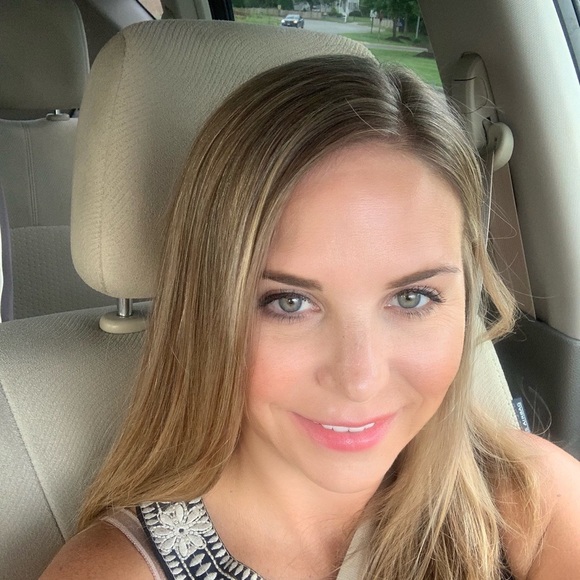 Meet your Posher, Melissa - Picture 1 of 1